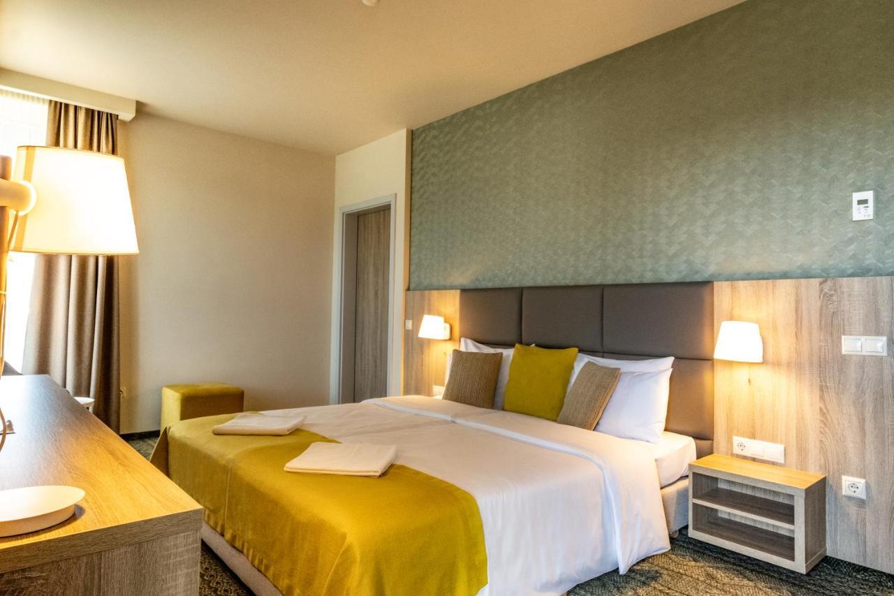 Lignum Hotel Miskolc Bagian luar foto